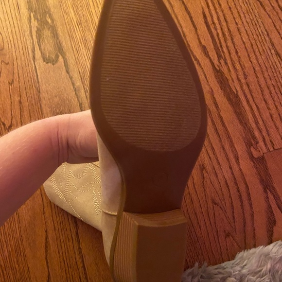 Cream Color Boots - Picture 2 of 3